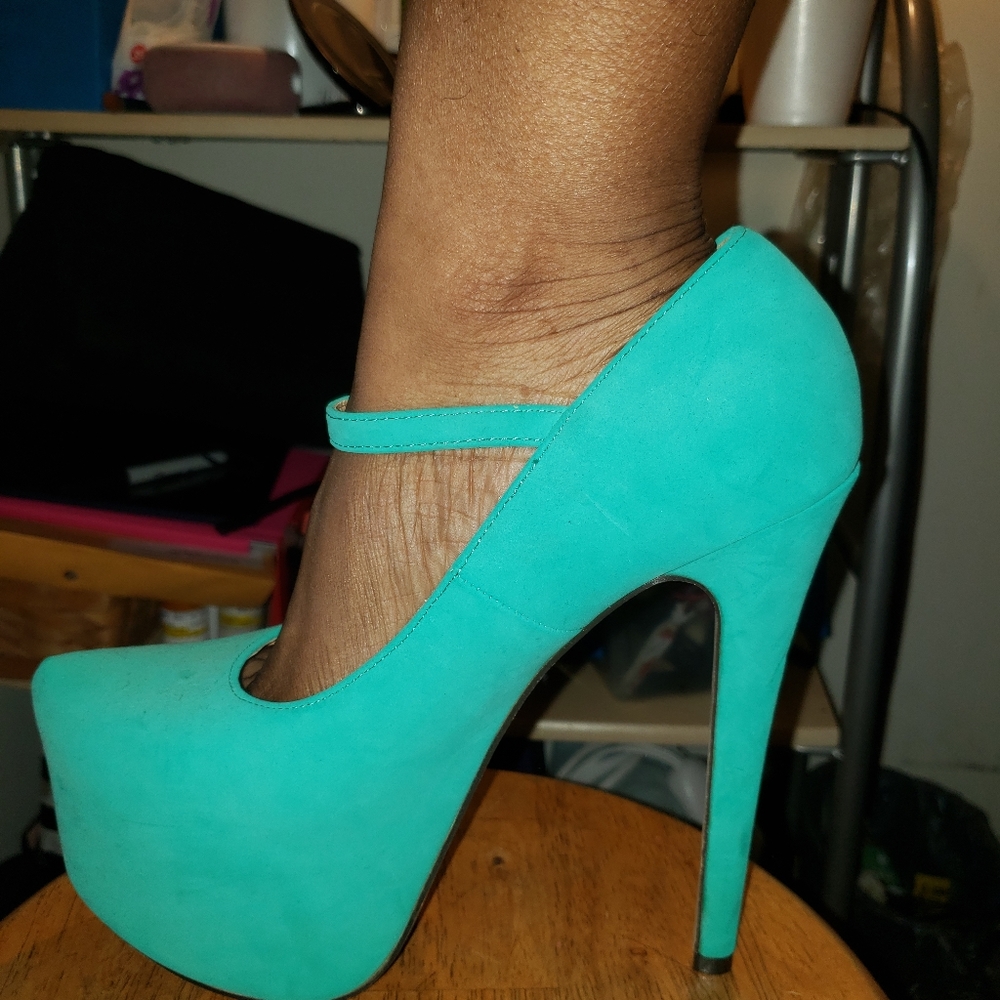 Turquoise pumps